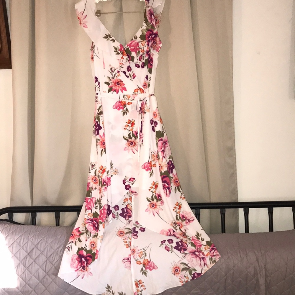 Beautiful summer dress, size xlarge, floral pattern, never worn